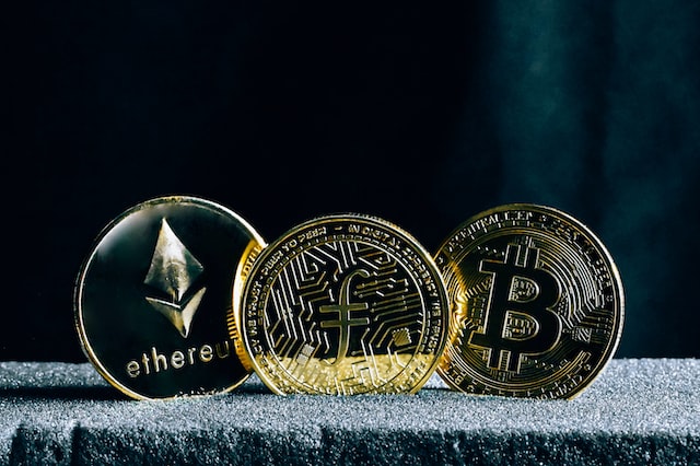 Bitcoin- und Ethereum-Münzen
