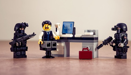 Polizei Legomännchen im Büro